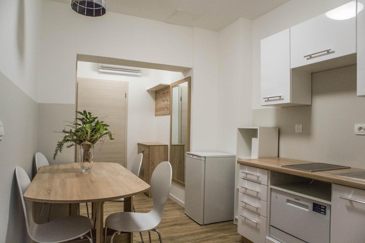 Jantar Apartmaji Novo Mesto Extérieur photo