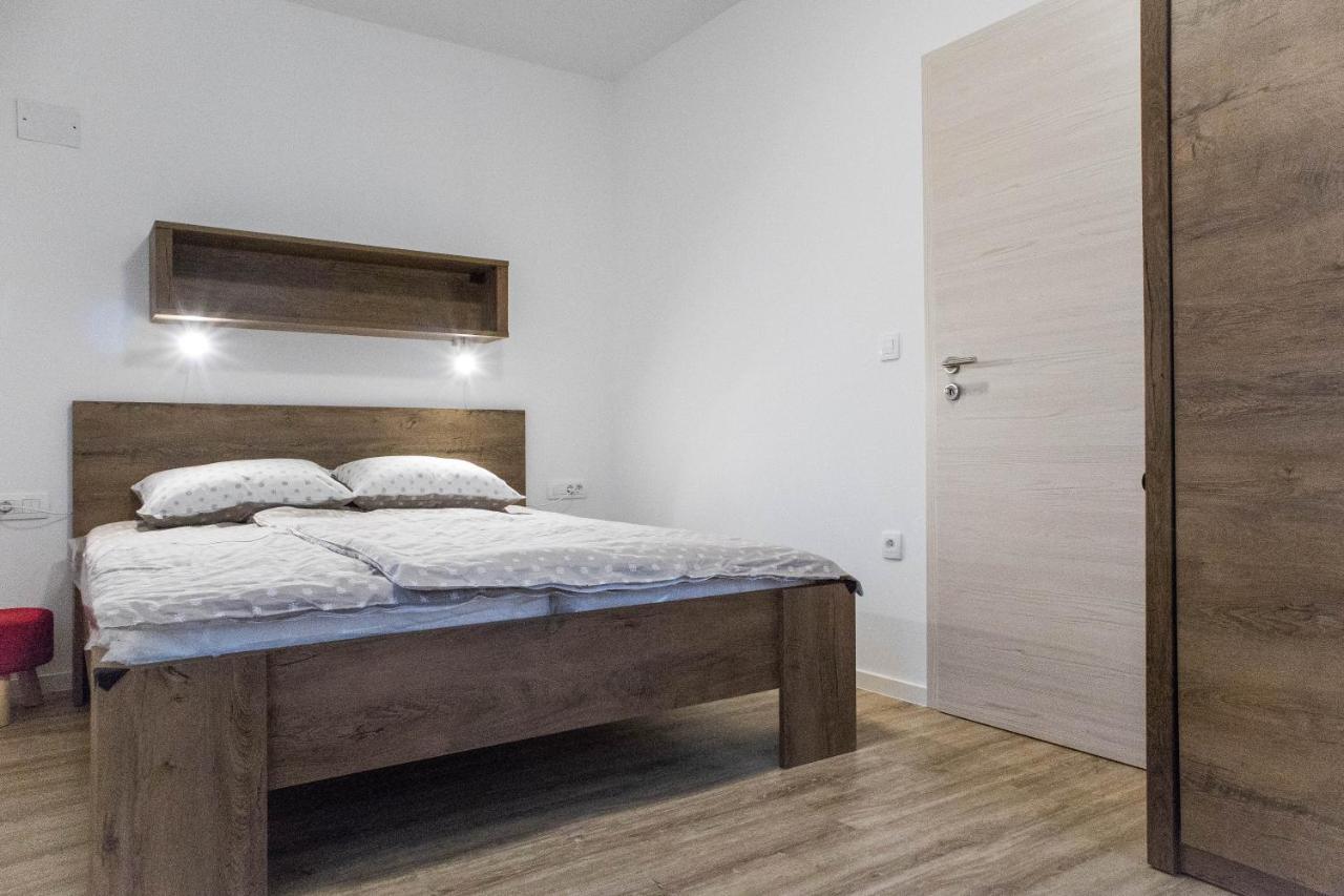 Jantar Apartmaji Novo Mesto Extérieur photo